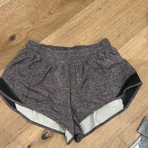 Lululemon Hotty Hot Short 2.5